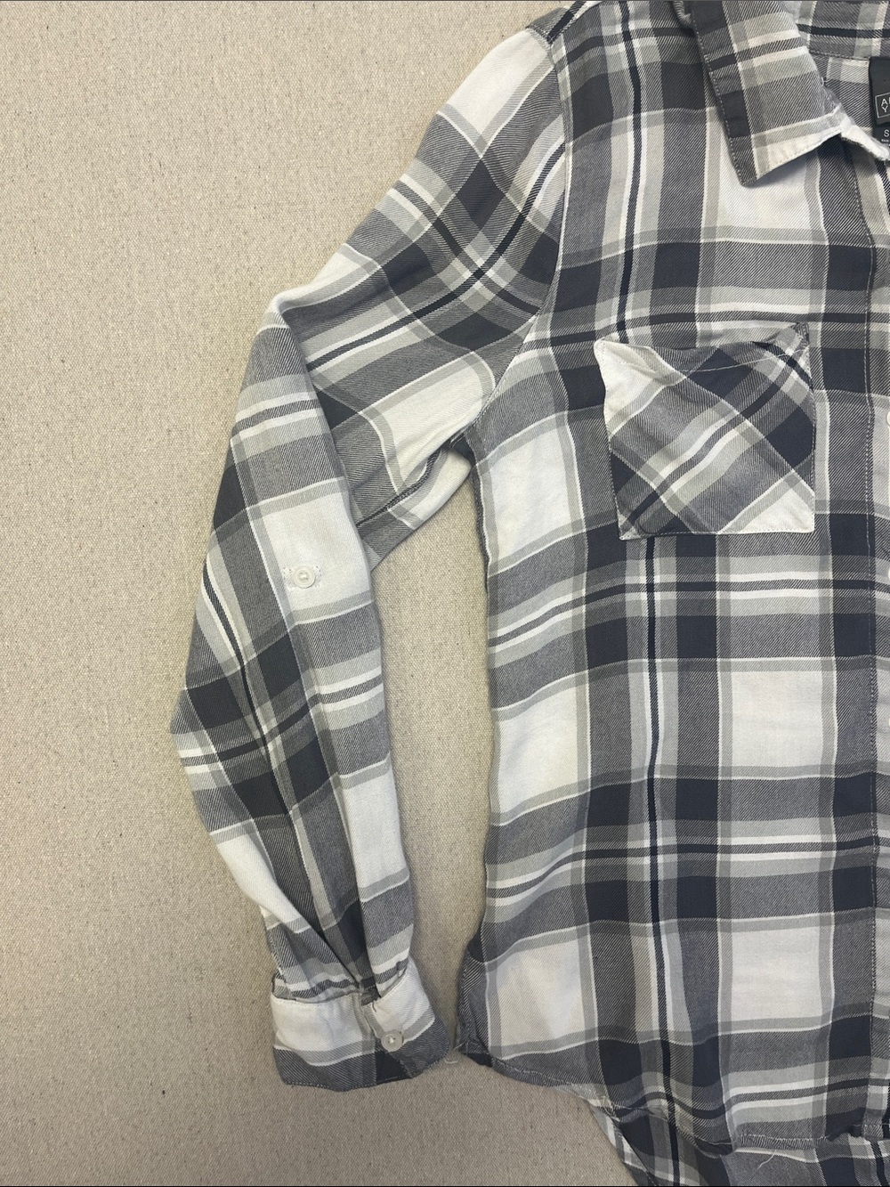 ALYA Womens Small Plaid Button Down Shirt Gray White Rayon Roll Tab Sleeve - Picture 4 of 15